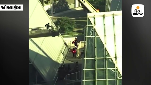 પચાસ માળની બિલ્ડિંગની ટોચે મજૂરો ફસાયા, બાસ્કેટમાં હાલકડોલક થતા રહ્યા
