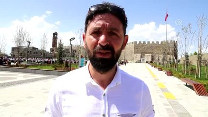 Öğretmenlerin Mesajına Öğrencilerden Gençlik Marşı ile Cevap