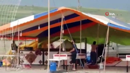 Erzurum’da şiddetli rüzgar çatıları uçurdu