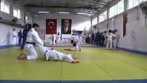 Milli judocunun hedefi olimpiyat madalyası - MANİSA