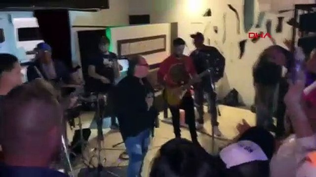 Los Del Fuego grubunun solisti sahnede kalp krizi geçirip hayatını kaybetti