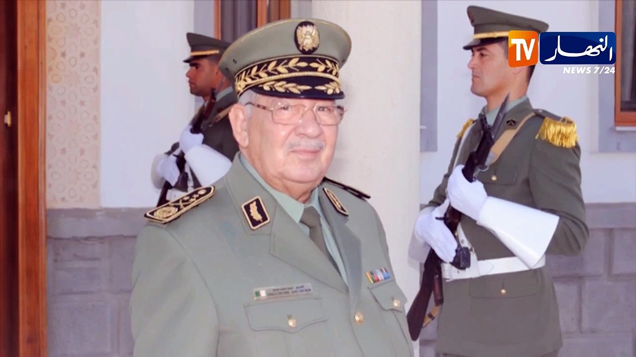 الفريق أحمد قايد صالح في زيارة عمل وتفتيش بالناحية العسكرية الرابعة