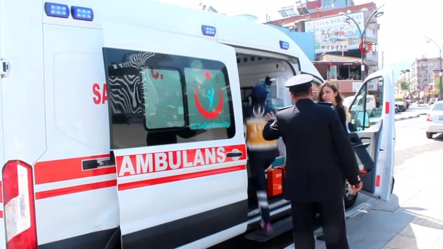 Alaşehir'deki 19 Mayıs kutlamalarında kız öğrenci bayıldı