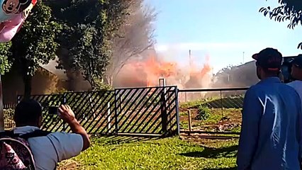 Incêndio em residência mobiliza equipes ao Santa Felicidade