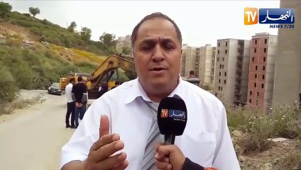 شاهد.. الأمطار والوزن الثقيل يتسببان في تشقق طريق بالقرب من مشروع 7000 سكن عدل بالبليدة