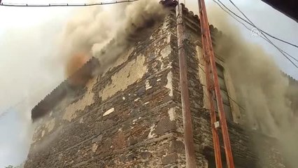 Manisa'da Tarihi Konak Yandı