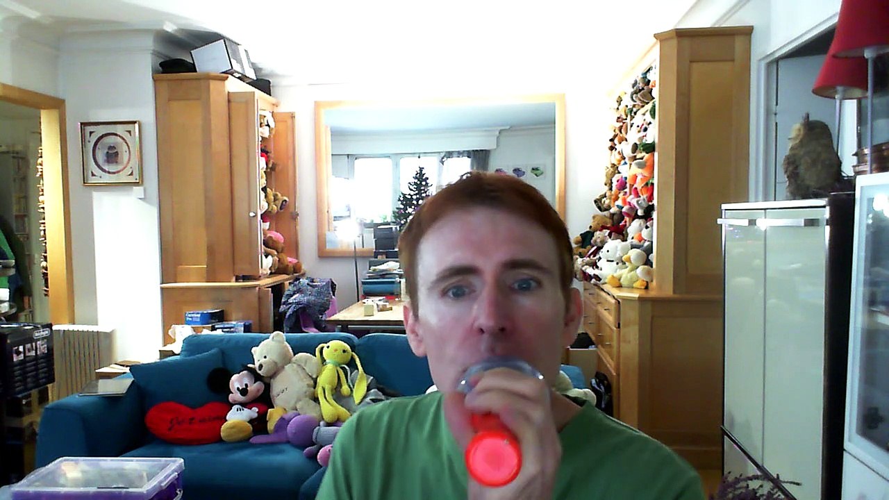 Wiwi égratigne "people give in" des Manic Street Preachers