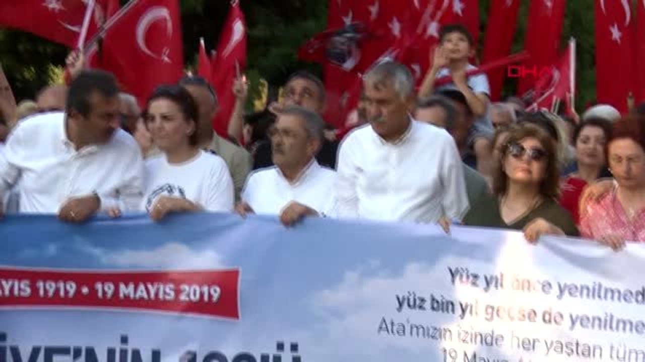 Adana'da 19 Mayıs Coşkusu Fener Alayı ile Sürdü