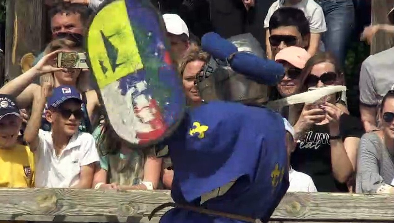 Klirrende Schwerter bei der Mittelalter-Kampf-WM in der Ukraine