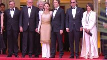 La montée des marches de l'équipe du film d'Une vie cachée de Terrence Malick - Cannes 2019