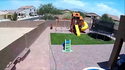 Cet enfant va chercher son trampoline un bon moment... Adieuuuuuu