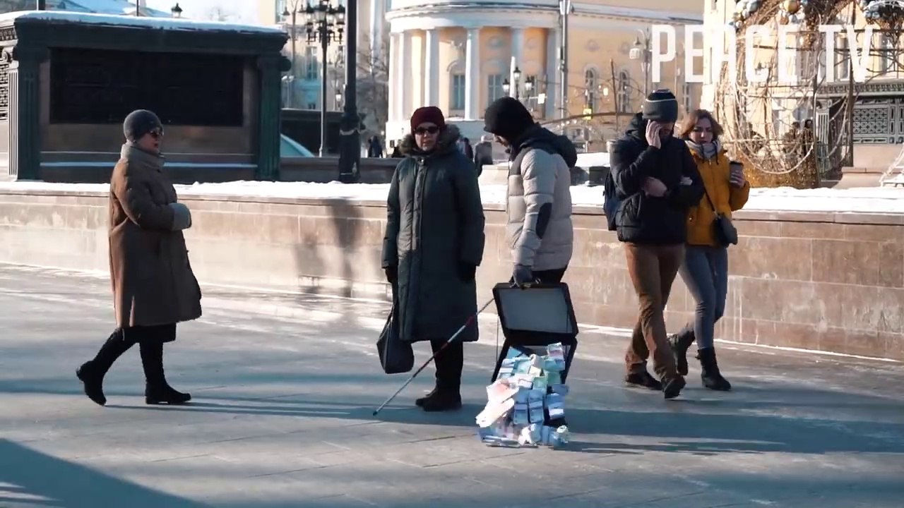 СЛЕПОЙ УРОНИЛ 10.000.000 РУБЛЕЙ ПРАНК BLIND MAN DROPPING 10,000,000 RUBLES PRANK!!