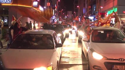 Spor İzmit'te Galatasaray Taraftarından Şampiyonluk Kutlaması