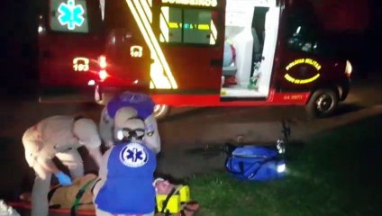 Ciclista é socorrido após cair de bicicleta na marginal da BR-277