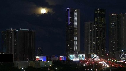 شاهد: القمر الأزرق يضيء الأرض