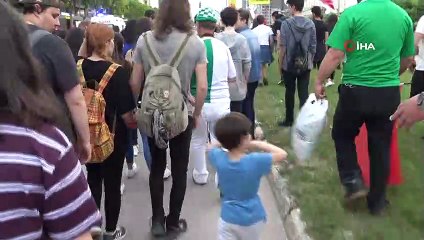 Torununu 'kaybolmasın' diye beline ip bağlayıp dolaştırdı