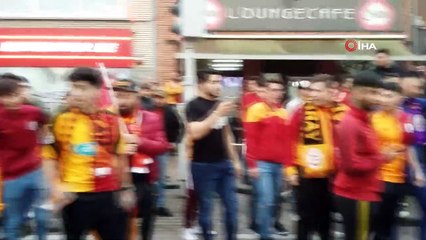 Belçika’da Galatasaray taraftarları sokağa döküldü