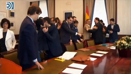 Los golpistas encarcelados recogen sus actas de diputados y senadores