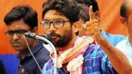 Jignesh Mevani shares video, man beating kids बेरहमी से बच्चों को पीटा जाने की वीडियो का पड़ताल