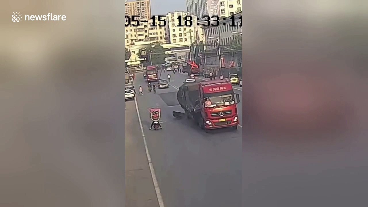 Scooter rider miraculously survives from being run over by lorry in China