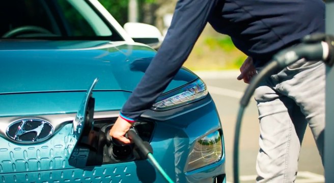 VÍDEO: coche eléctrico, los mejores consejos para conducirlo correctamente