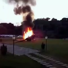 L’hélicoptère qui amène la mariée se crashe à l’atterrissage et prend feu