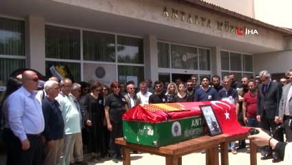 Öldürülen Arkeoloğa Türk Bayrağı ve Galatasaray Formasıyla Gözyaşları İçinde Tören