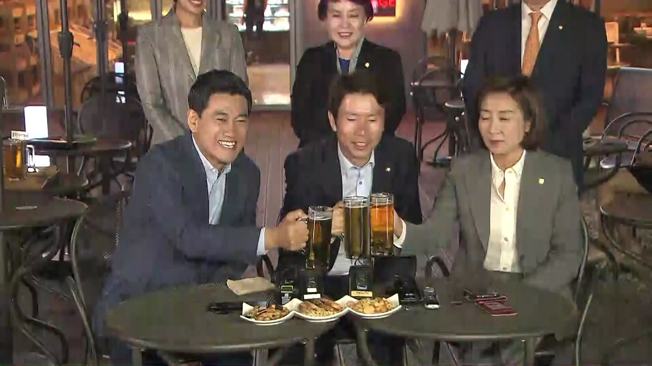 여야 3당 원내대표 맥주 회동...국회 정상화 물꼬? / YTN
