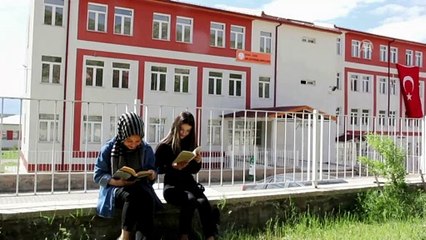 Çekmecedeki yorumlarla kitap sevgisini aşılıyorlar - SİVAS