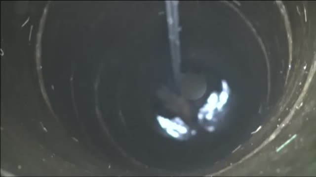 Una niña cae a un pozo de 10 metros de profundidad en China