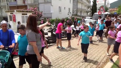 Üniversite Mezunu Şebnem Şanlı, 20 Yıldır Okul Servisi Şoförlüğü Yapıyor