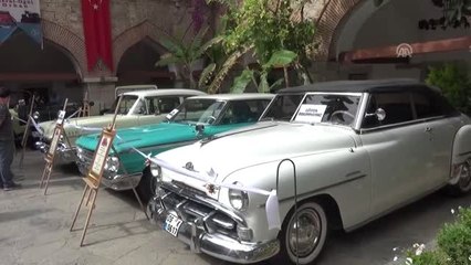 Kuşadası'nda Antika Otomobil, Motosiklet ve Soba Sergisi