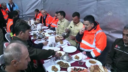Bakan Pakdemirli, ormancılarla bin 860 rakımda iftar yaptı - ANKARA