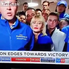 Regardez les yeux de cette femme en direct à la TV