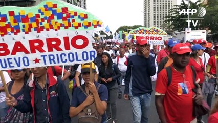 Manifestantes respaldan a Maduro tras un año de su cuestionada reelección en Venezuela