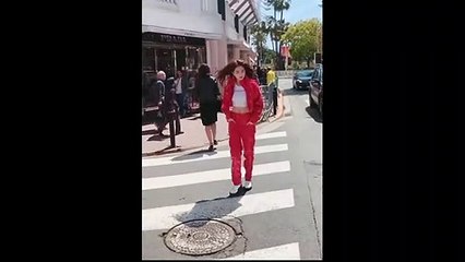 Ngọc Trinh dạo phố Canes