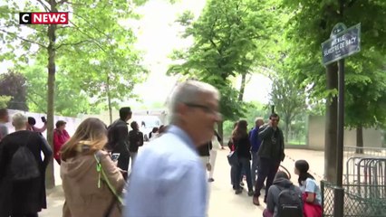 Un homme est resté suspendu à la Tour Eiffel pendant des heures