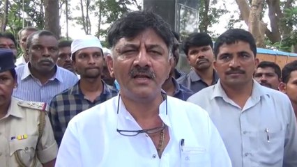 ಮಹಾರಾಷ್ಟ್ರ ಸರ್ಕಾರ ಕೈ ಬಿಟ್ಟರೇನಂತೆ..ನಾವೇನಾದ್ರೂ ಮಾಡಬೇಕು | Oneindia Kannada