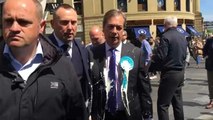 Video: İngiltere'de Avrupa Birliği karşıtı Nigel Farage'a sütlü saldırı