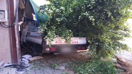 경북 김천서 화물차 상가로 돌진...7명 부상 / YTN