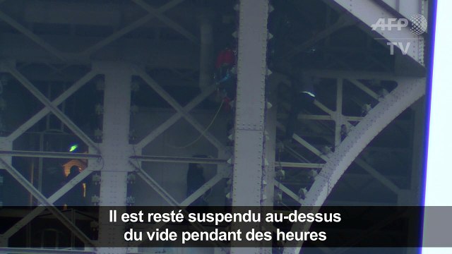 L'homme suspendu au dernier étage de la Tour Eiffel appréhendé
