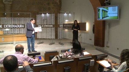 Fernández Vara en rueda de prensa
