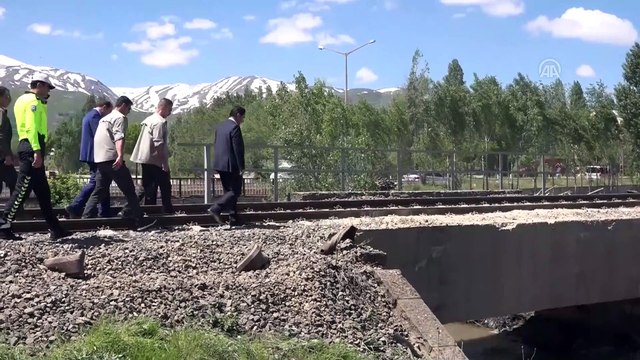 Hemzemin geçitte kaza: 2 yaralı - MUŞ