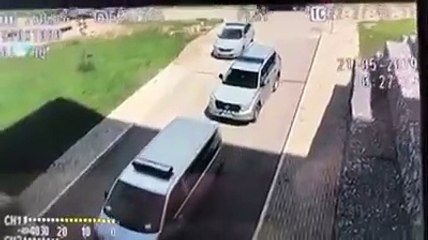 Momenti kur pesë të arrestuarit për fajde futen në Gjykatë