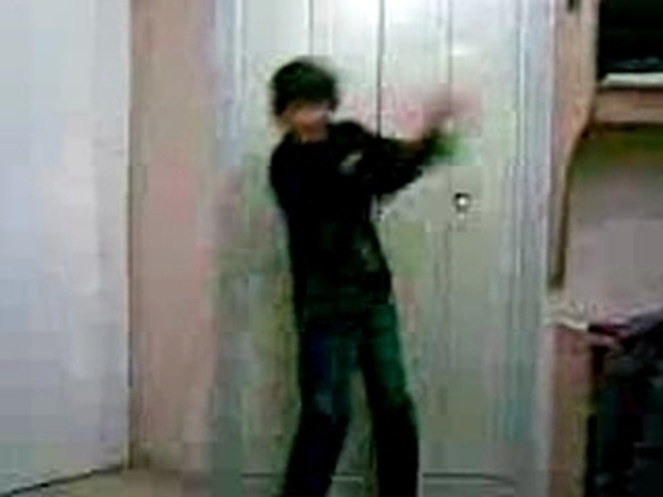 Moi en mode tecktonik