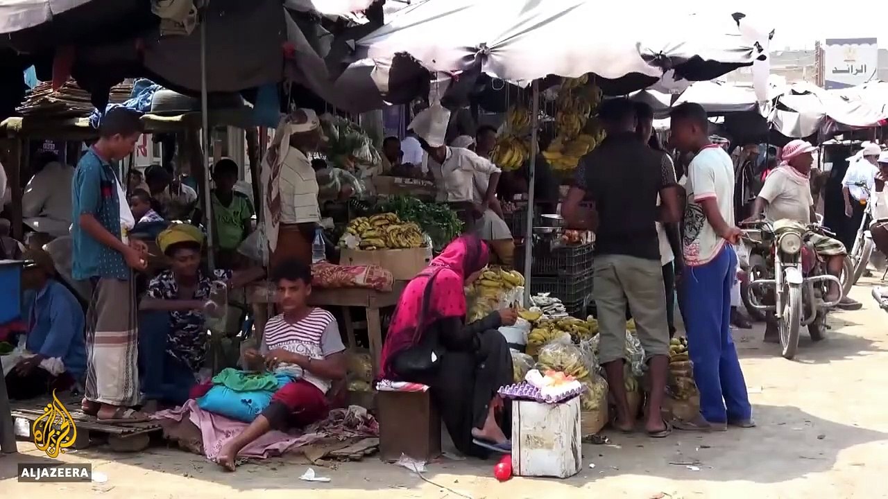   UN warns food aid to Yemen could be suspended .