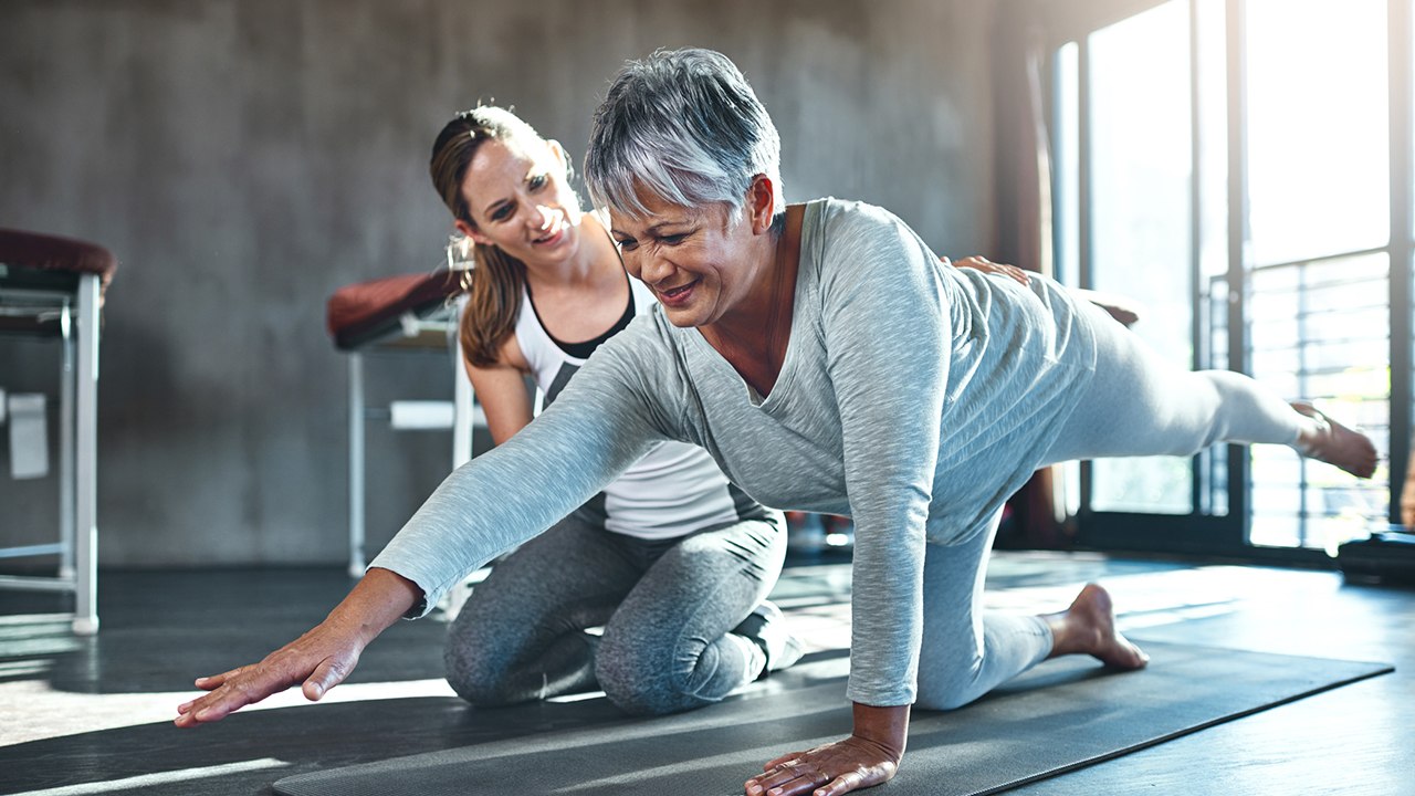 Fit in jedem Alter: Diese 5 Übungen machen es möglich!