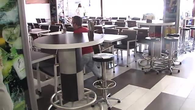 Hablamos con Toni, la persona con enanismo contratada en el polémico local de Benidorm