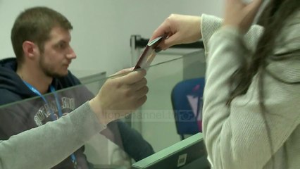Si u zhdukën 100 pasaporta  - Top Channel Albania - News - Lajme
