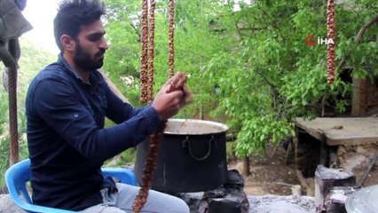 Yılda 500 ton cevizli sucuk üretiyorlar